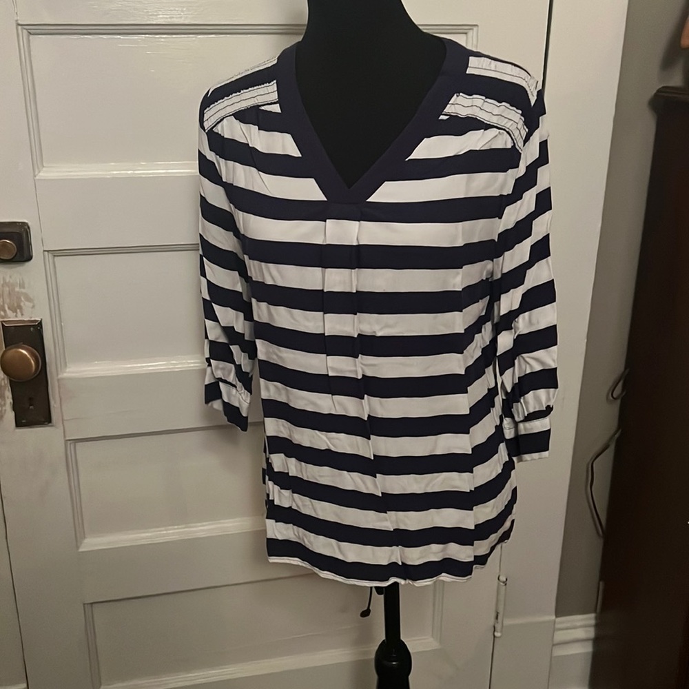 Like new Striped, loose-fitting, blouse. Lightweigh, Sz smal